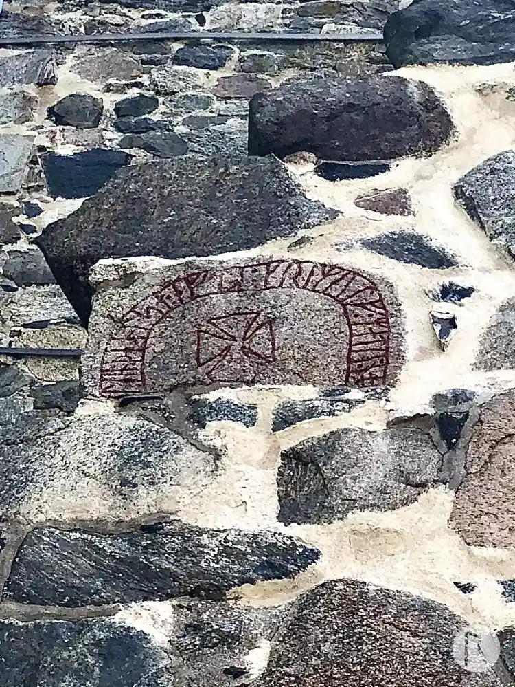 Fotografi av Runsten U385, L2015:2548 taget av Niklas Vackerdag