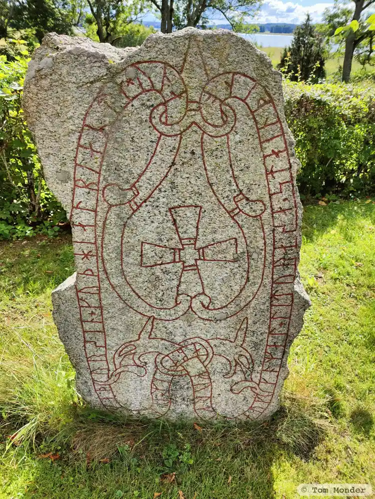 Fotografi av Runsten U409, L2016:4201 taget av Tom Monder