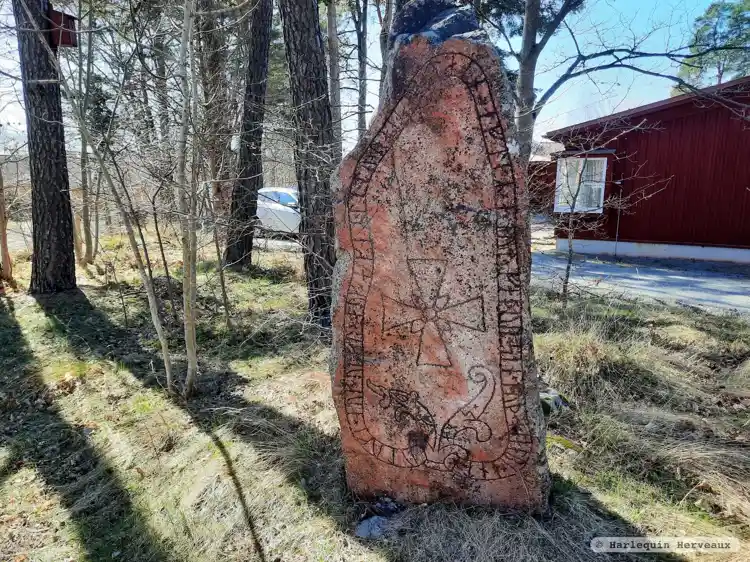 Fotografi av Runsten U471, L1943:9244 taget av Harlequin Herveaux