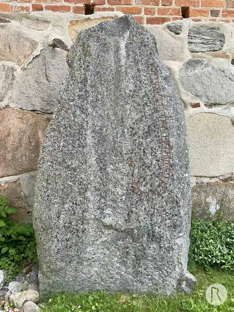 Fotografi av Runsten U514, L2015:1915 taget av Niklas Vackerdag