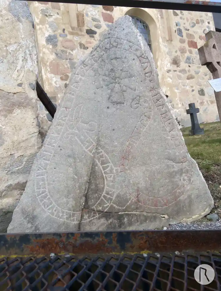 Fotografi av Runsten U532, L2015:1582 taget av Niklas Vackerdag