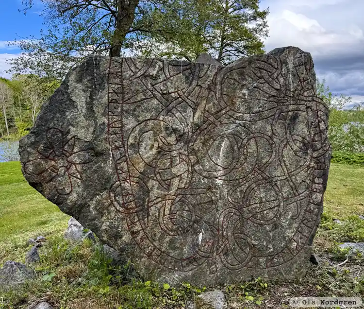 Fotografi av Runsten U604, L2015:7172 taget av Ola Nordgren