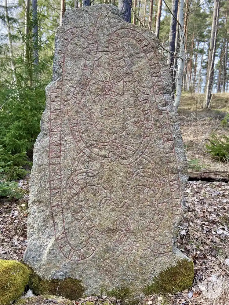 Fotografi av Runsten U629, L2016:1235 taget av Niklas Vackerdag