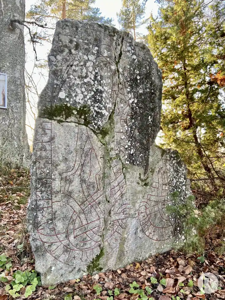 Fotografi av Runsten U828, L1943:4373 taget av Niklas Vackerdag