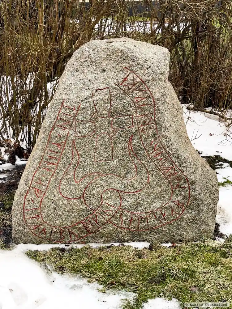 Fotografi av Runsten Vallkärrastenen, DR317, L1988:7861 taget av Niklas westerlund